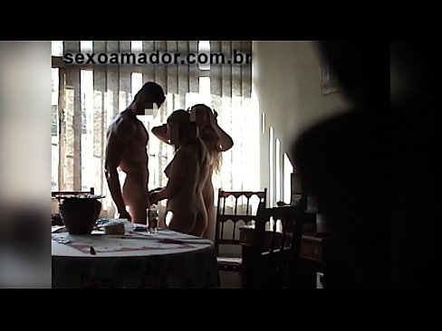 ❤️ Seksikaverit kutsuvat jättimiehen ja kolmen kimppakivaa hänen kanssaan ❤️ Pano at us ❤