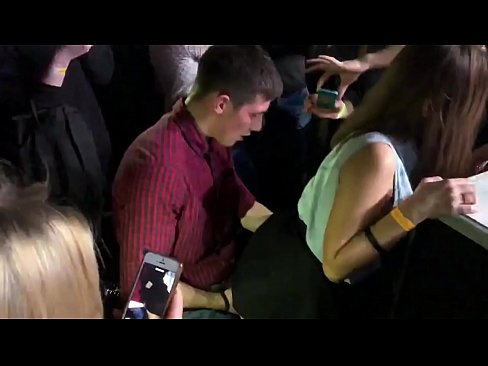 ❤️ Todellista seksiä venäläisessä yökerhossa. 18-vuotias venäläinen tyttö peräaukkoon ja emättimeen nussittu yökerhossa ❤️ Pano at us ❤